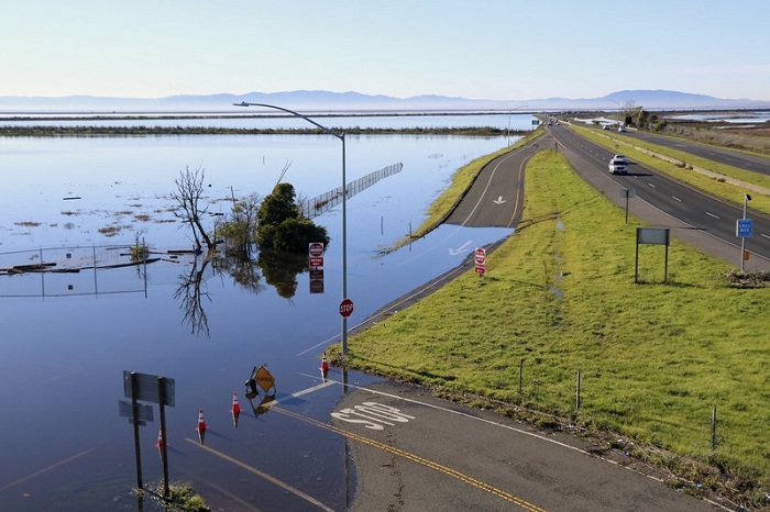 Storms preview sea-rise damage to California roads, cities